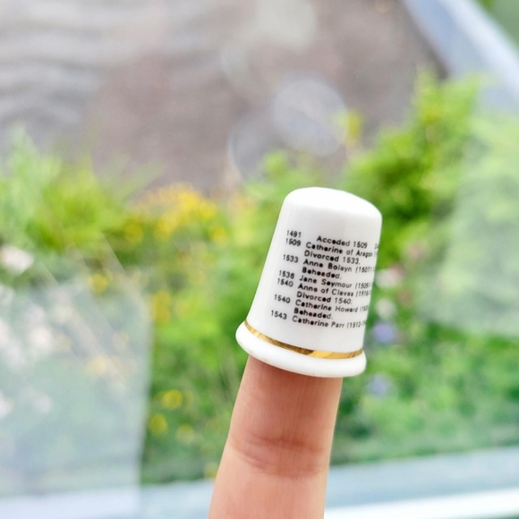 *RARE* Vintage Anne of Cleves Collectible Fenton Fine Bone China Thimble - Picture 4 of 6